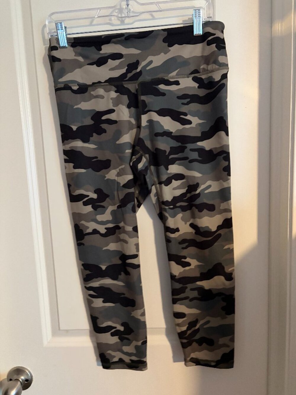 Rae Mode Ladies Printed Capri Leggings- Large